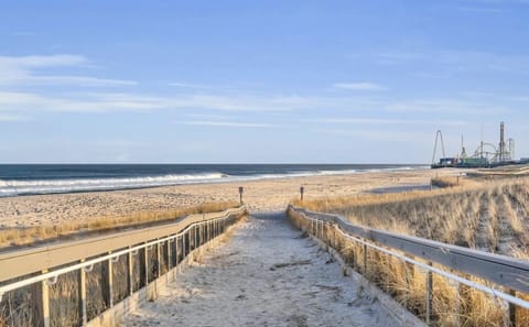 Beach nearby, sun loungers, beach towels