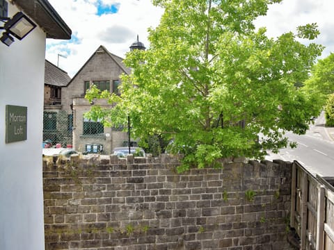 Setting | Morton Loft, Hathersage