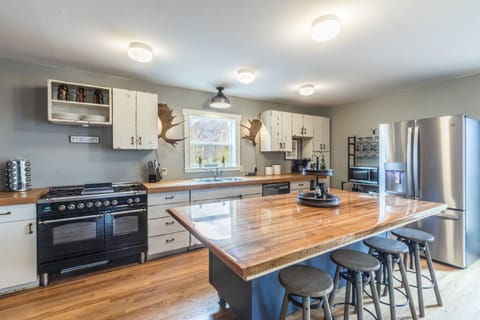 Kitchen Top of the Town Rental Home - Our fully equipped kitchen is welcoming to all chefs and guests