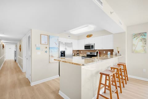 Eat in kitchen bar seats 3