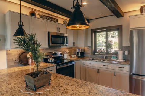 Kitchen with breakfast bar