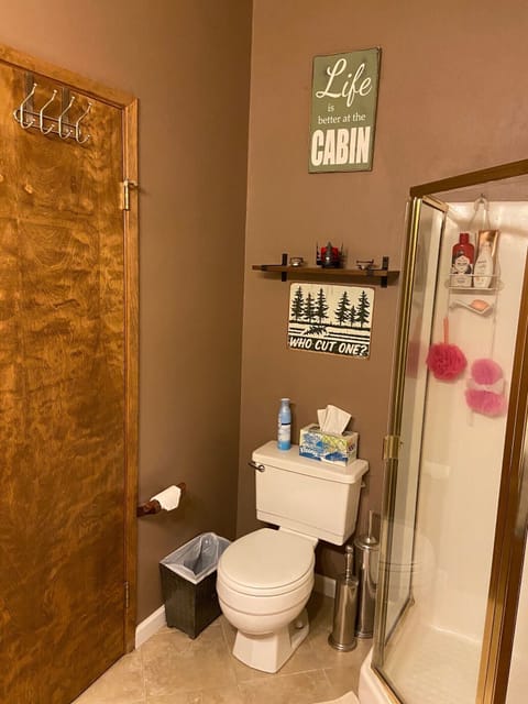 Bathtub, towels, soap, shampoo
