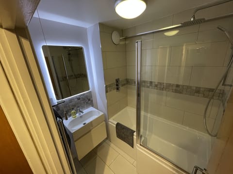 Combined shower/tub, towels, soap, toilet paper