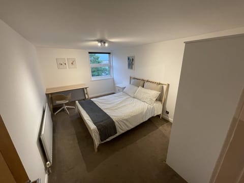 2 bedrooms, desk, free WiFi, bed sheets