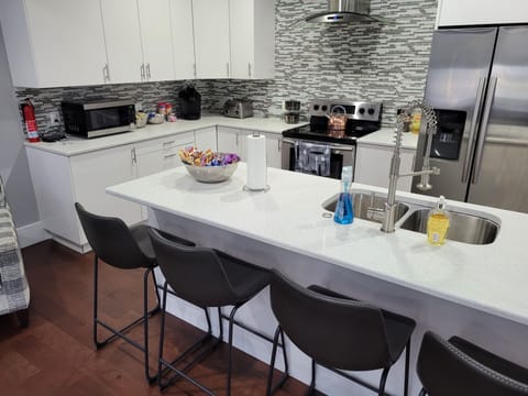 Fully equipped open kitchen.