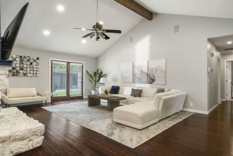 Living area | Smart TV, fireplace, stereo, printers