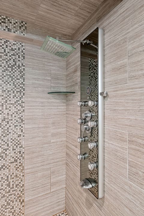 Combined shower/tub