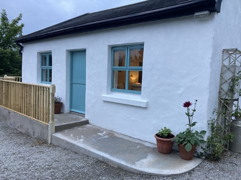 Lovely 2 bedroom cottage at the base of the comeragh mountains
