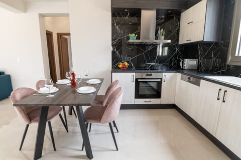 Modern apt,Huge Swimming pool,Near all amenities,Rethymno 