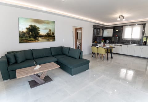 Modern apt,Huge Swimming pool,Near all amenities,Rethymno 2