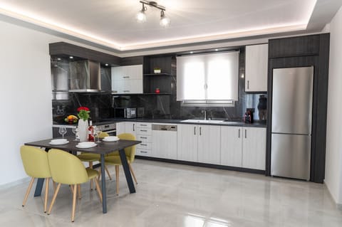 Modern apt,Huge Swimming pool,Near all amenities,Rethymno 2