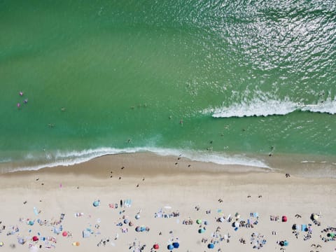 Beach nearby, sun loungers, beach towels