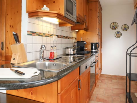 Kitchen Sink, Tap, Sink, Cabinetry, Property, Countertop, Plumbing Fixture, Kitchen Stove, Kitchen, Wood