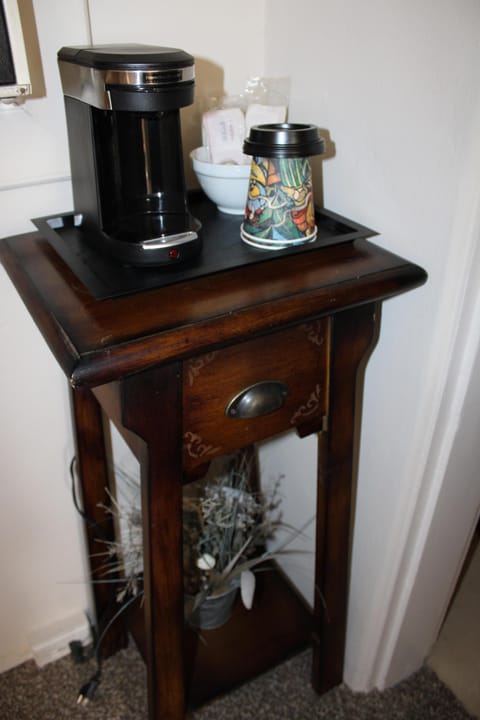 Bonnie Inn Unit 5 with Breakfast Nook Coffee Maker 20