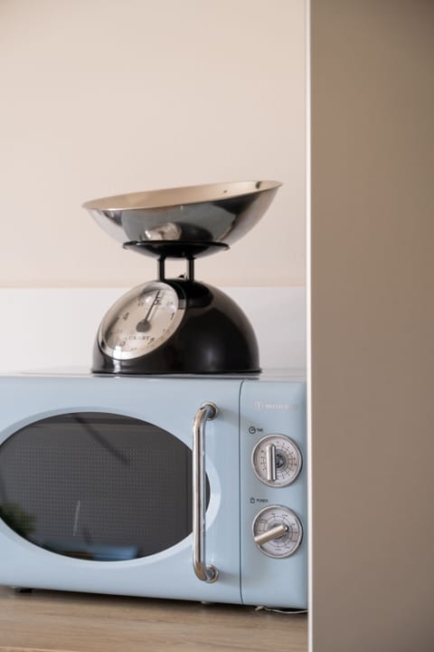 Some extra appliances around the kitchen