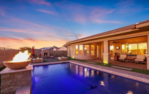 Desert Dreamin: - Enjoy a fun dip in the pool at dusk!