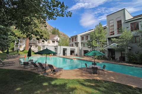 HOA Outdoor Pool (summer only)