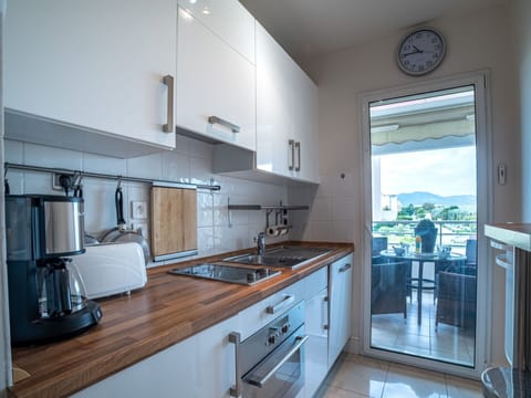 Water, Sky, Property, Plant, Building, Cloud, Swimming Pool, Tree, Residential Area, Grass