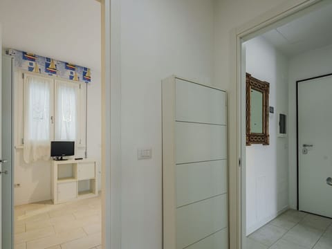 Water, Sky, Property, Plant, Building, Cloud, Swimming Pool, Tree, Residential Area, Grass