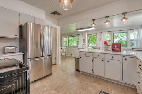 A chef’s dream! This kitchen is the perfect place to whip up delicious meals.