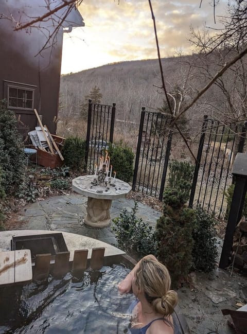 Outdoor spa tub