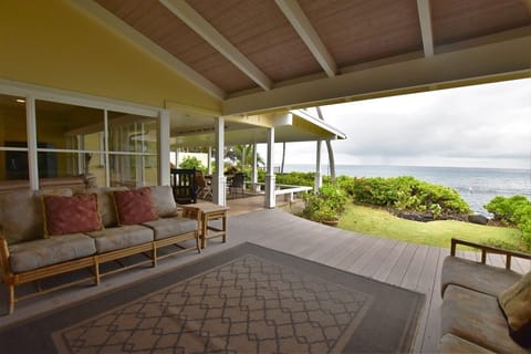 Oversized lanai with lots of seating.