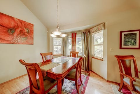 Dining area with chairs for 6, and additional chairs at the counter.