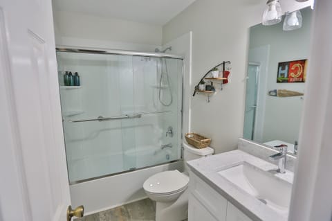 Combined shower/tub, hair dryer, towels, soap