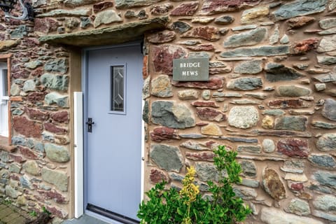 Bridge Mews is a beautiful cobble stone cottage close to the centre of Keswick