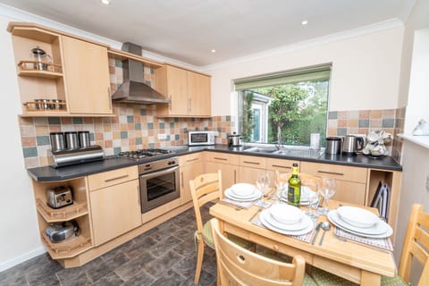 In the kitchen you will find an electric oven with a gas hob, extractor fan, washer/dryer, CD/radio and a larder fridge