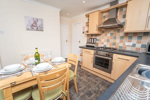 Crockery, pots and pans are provided