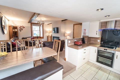 he generous well appointed kitchen provides quality integrated Siemens appliances, ceramic hob and Tassimo coffee machine