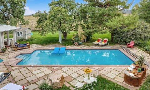 Top view of the pool and surroundings
