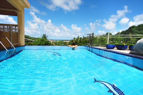 An infinity pool, a rooftop pool