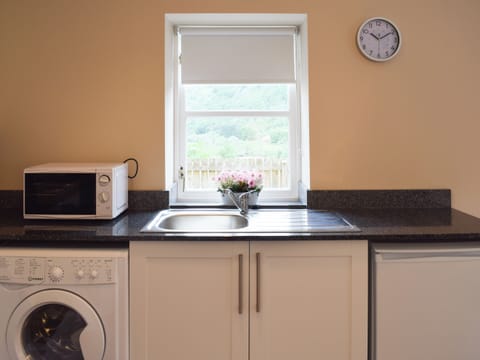 Kitchen | Faodail - Inchrie Holiday Cottages, Aberfoyle