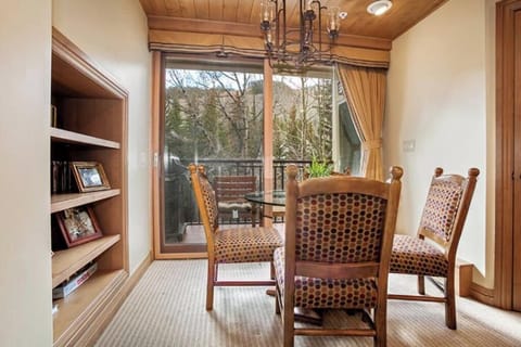 Dining Area - Antlers 1 Bedroom