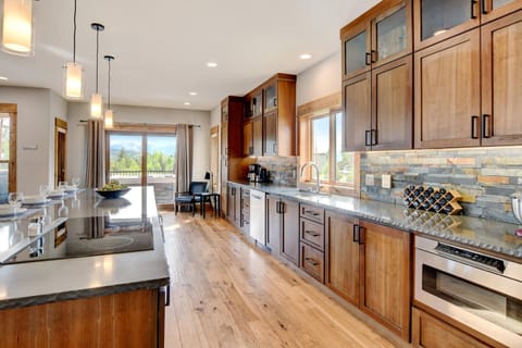 Fully Equipped Chef's Kitchen