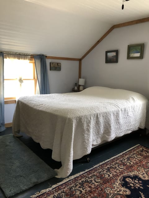 In-room safe, iron/ironing board, free WiFi, bed sheets