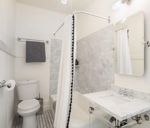 Combined shower/tub, hair dryer, towels, soap