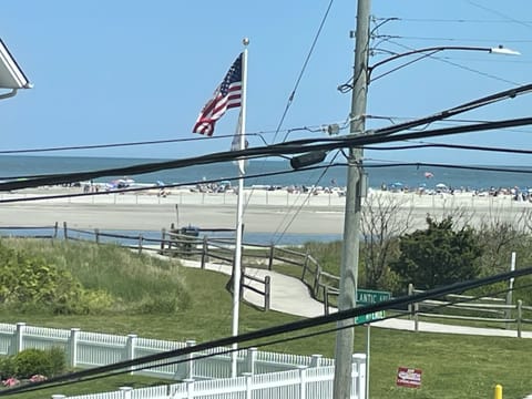 Beach nearby, sun loungers, beach towels