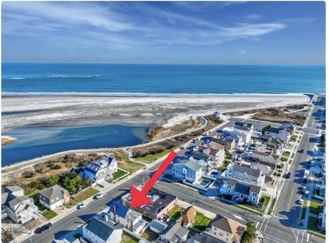 Beach nearby, sun loungers, beach towels