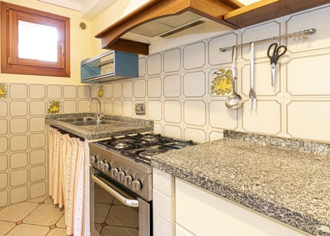 kitchen-Azzurro-Elba Island