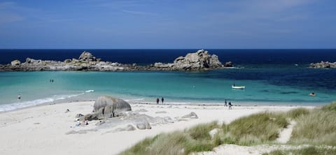 Beach nearby, sun loungers