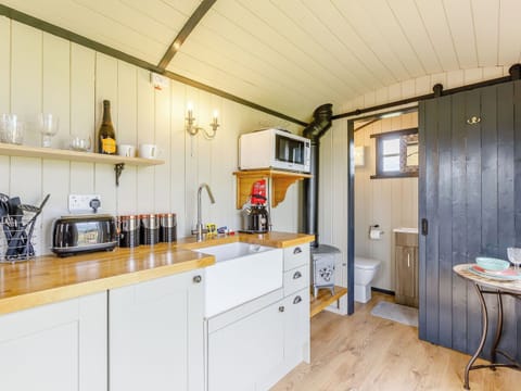 Interior | Daisy’s Rest - Quarry Hill Farm, Shipton-Under-Wychwood