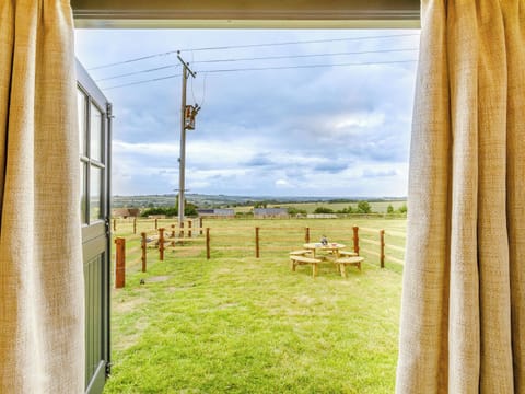 View | Daisy’s Rest - Quarry Hill Farm, Shipton-Under-Wychwood