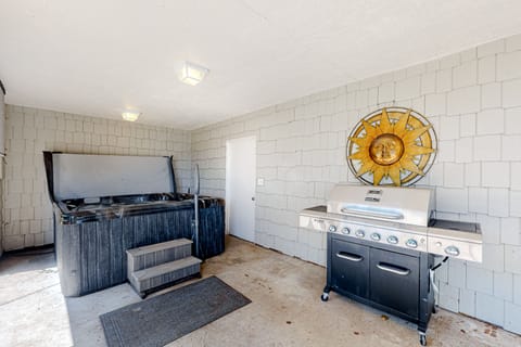 Indoor spa tub