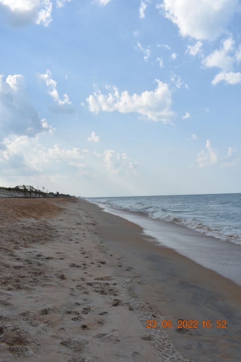 Beach nearby, sun loungers, beach towels