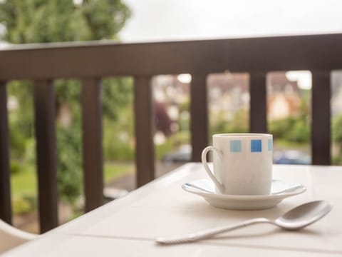 Tableware, Table, Coffee Cup, Drinkware, Dishware, Furniture, Cup, Saucer, Teacup, Plate