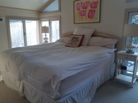 3 bedrooms, iron/ironing board, bed sheets