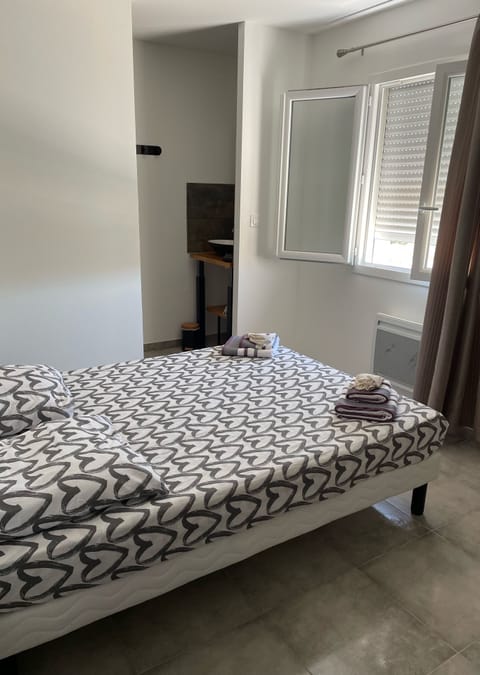 3 bedrooms, in-room safe, iron/ironing board, free WiFi